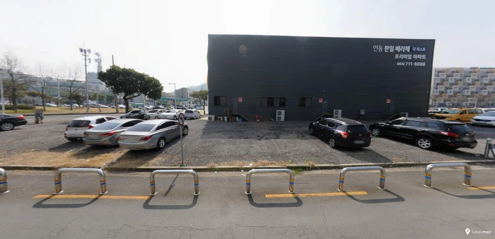 제주도 가성비 추천 숙소 "아이진 호텔" 10 호텔 앞 공터 주차장