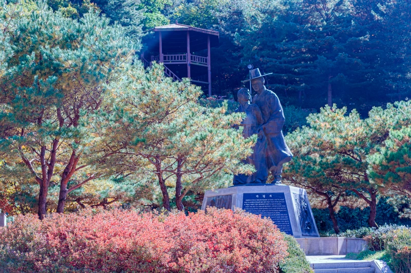 이제는 웃고 넘는 박달재 12 박달재 전설 동상과 전망대